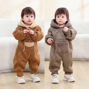 新款婴儿连体衣秋冬保暖爬服幼儿衣服潮款0-2岁男女宝外出服哈衣