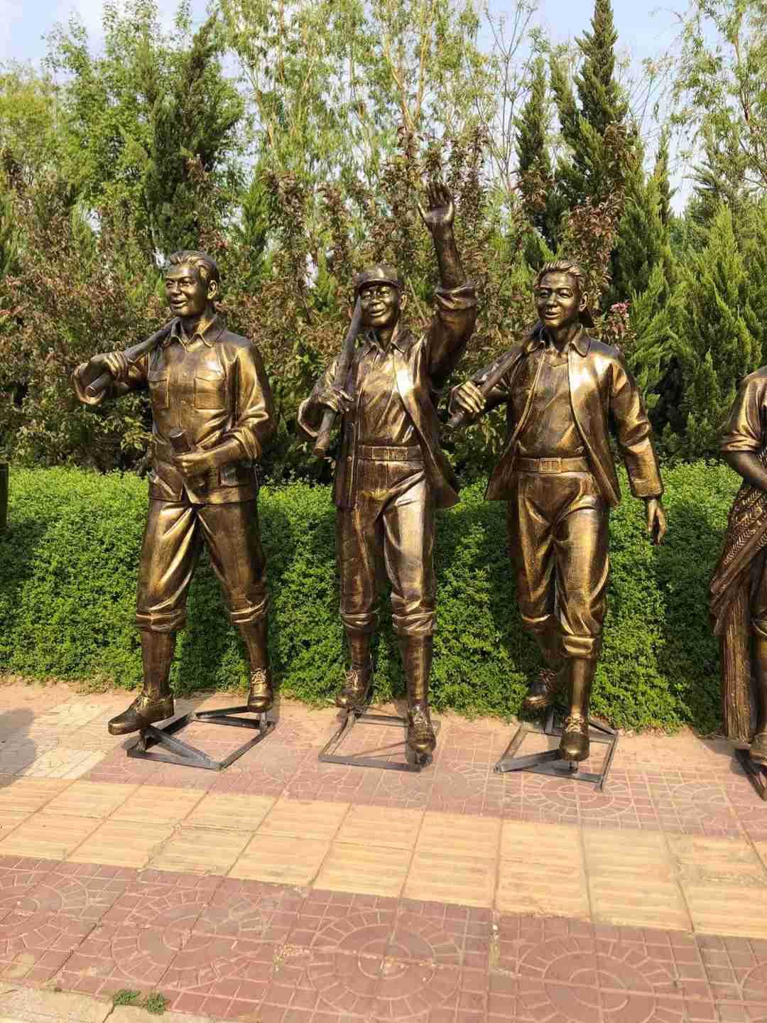 玻璃钢人物雕塑圆雕中式人物匠仁工场复古铜人烧饼步行街小吃摆件