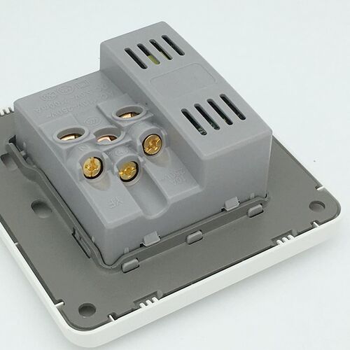 USB开关插座雅白86型墙壁式家用五孔插座带双usb插座面板电源插座