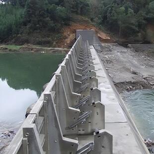 水泥翻土板闸混凝结构翻闸门LFC河道水库自动翻门板闸门源板头