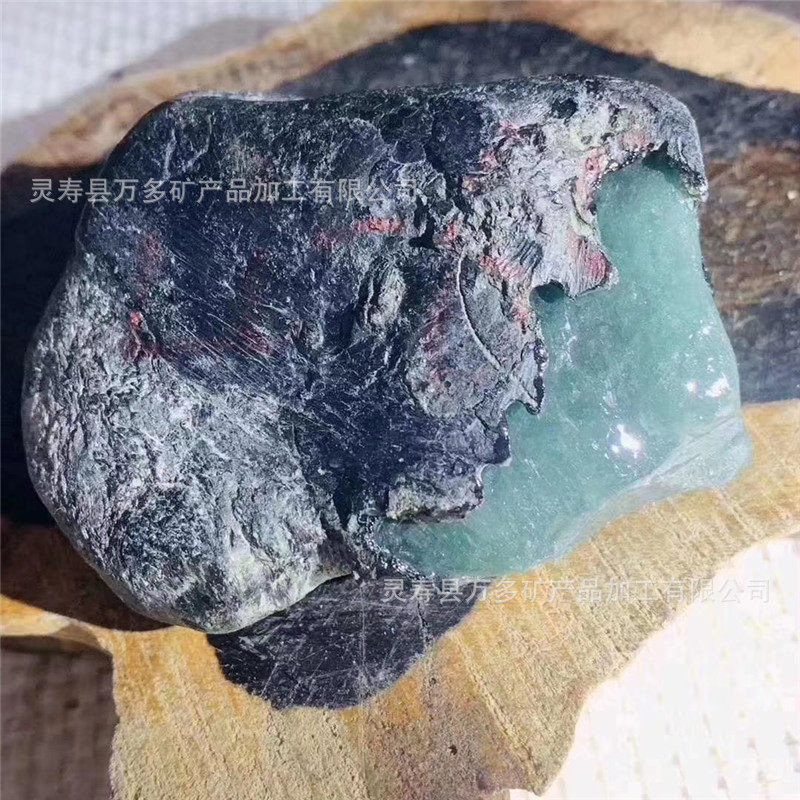翡翠原石批发毛料原石片料莫湾基翡翠原石边角料翡翠原石摆地摊