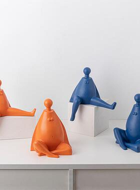 现代北欧抽象坐姿桔子橙色人物摆件软装样板间圆头雕塑家居装饰品