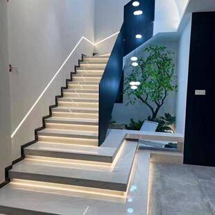 现代简约钢板楼梯扶手别墅侧装钢板护栏钢结构楼梯栏杆钢制轻奢护