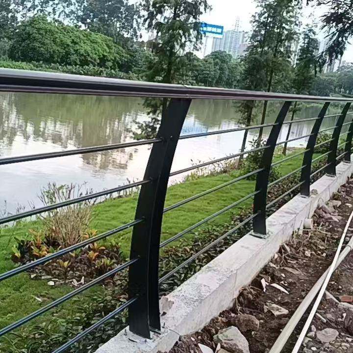 不锈河道护栏304桥梁立柱河道护栏双带弯型护栏安防全市政214栏钢