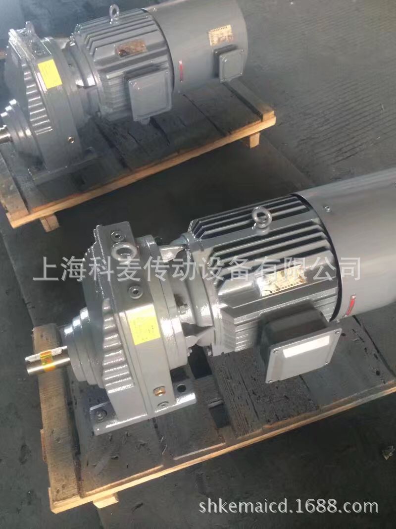 立式法兰齿轮减速机RXF08