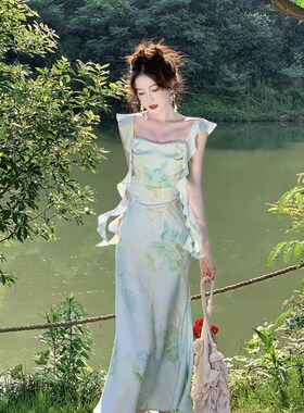 20元新品优惠券【玫瑰氧气】立体剪裁荡领设计感缎面连衣裙女夏季