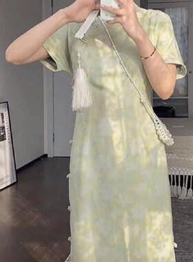 大码胖mm新中式国风盘扣绿色碎花收腰连衣裙女春夏开叉改良旗袍裙