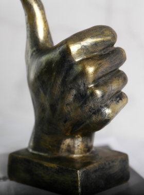 做旧复古酒柜装饰品摆件手势模型美式家居饰品店铺软装趣味摆件