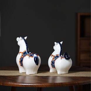 柜冰裂青花陶瓷青梅竹马摆件创意家居装DOZ饰客厅酒纹桌书生肖马