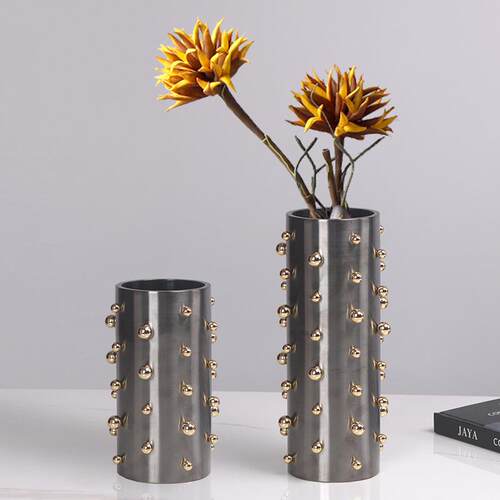 北欧轻奢圆珠点花瓶简约金属花器插花样板间公司前台软装饰品摆件