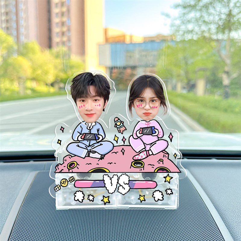 汽车摆件2024新款照片定制一家三口车载中控台摆件装饰品摇头晃脑