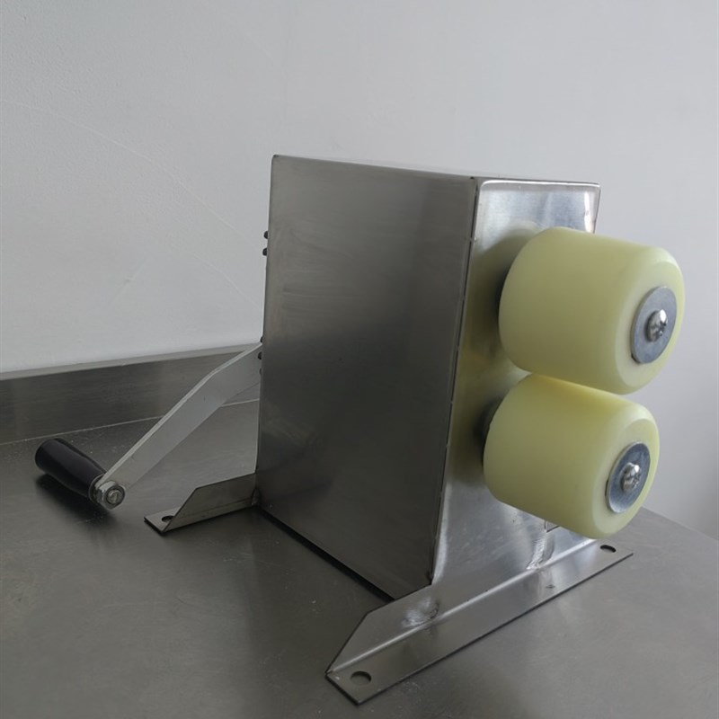 新型电动烧麦皮压花机手动压烧麦皮机器烧卖皮走锤砸花压边捣花机