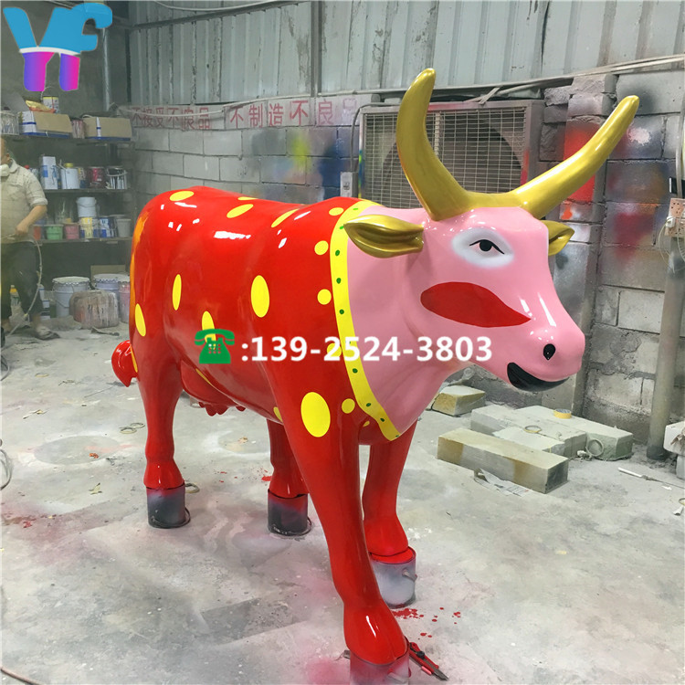 仿真奶牛玻璃钢雕塑卡通牛彩绘雕塑户外牧场草坪景观雕塑