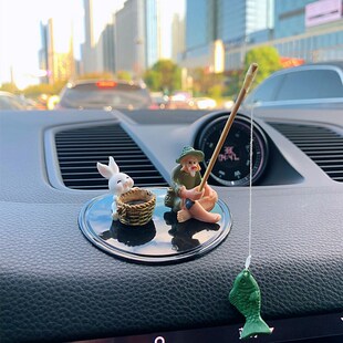 可爱钓鱼翁摆件车载模型手办袖珍迷你渔具垂钓汽车内中控饰品摆件