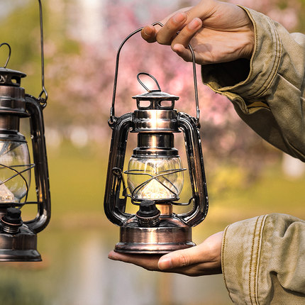 户外露营氛围布置装饰灯彩灯LED防水手提复古马灯营地帐篷小夜灯