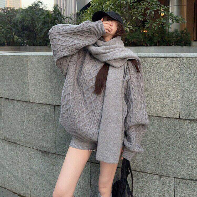 懒人穿搭麻花宽松毛衣针织短裤围脖三件套2025秋冬新款时尚套装女