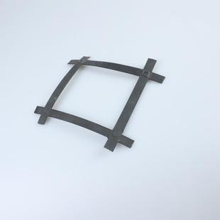 钢塑土木格栅黑色钢塑格栅路基稳固用双向钢塑土工格栅厂家