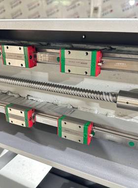 自动12-24418色CP标V滴塑机滴胶机高精密点塑机生产PVC偶钥匙玩扣