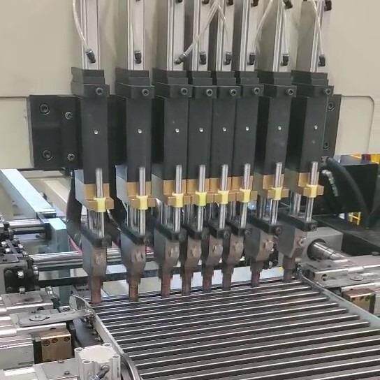家用挂壁式钢板式散热器铝壁钢挂T制板式暖气片自动生产线