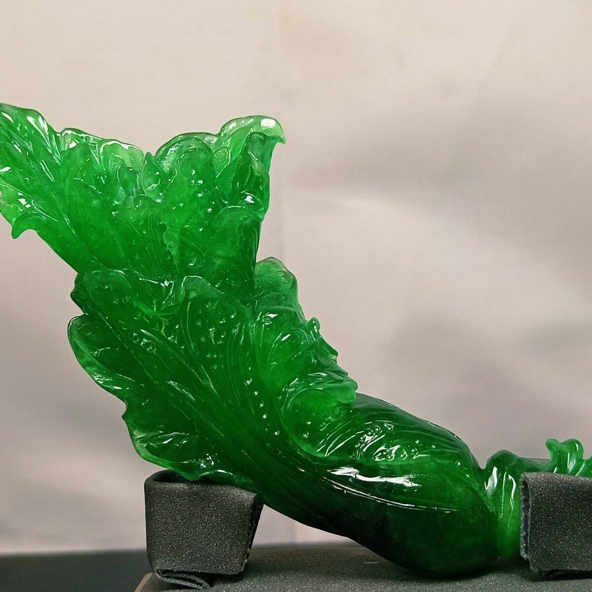 龙石种帝王绿翡翠白菜摆件