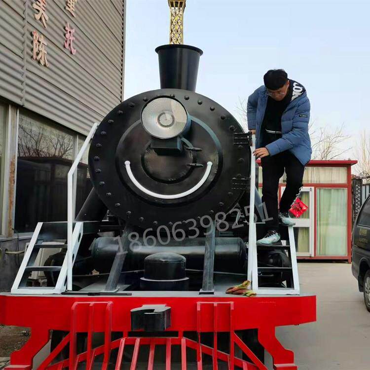 东风火车厢蒸汽车头绿皮车厢制造工厂景区公园铁艺静止摆件