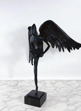 中式现代创意黑色金新属翅件膀人物塑摆样板间软2431装雕饰品