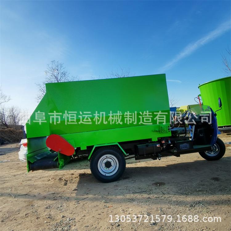 柴油料三撒料车板刮式轮自BAY动投喂车双边出口撒料车