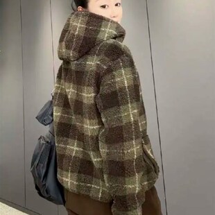 7129休闲简约时尚连帽百搭颗粒绒口袋卫衣绿色格子秋冬季加厚外套