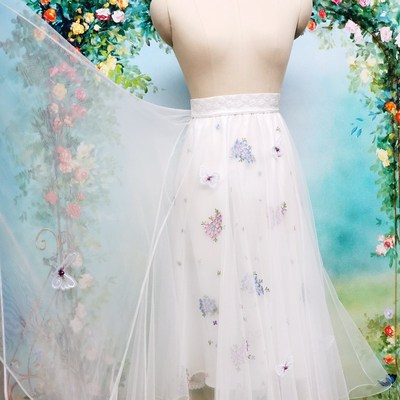 白色碎花半身裙女甜美梦幻a字绣花网纱长裙松紧腰气质显瘦仙女裙