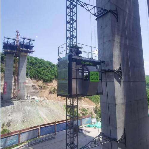 厂家直供施工电梯桥梁隧道建筑工地SC200轿厢式垂直升降工程机械