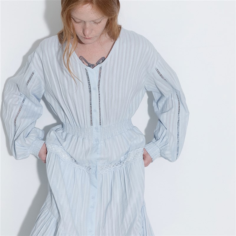 CUBIC【成长手记】欧若风提花肌理感V领收腰灯笼袖全棉衬衫连衣裙