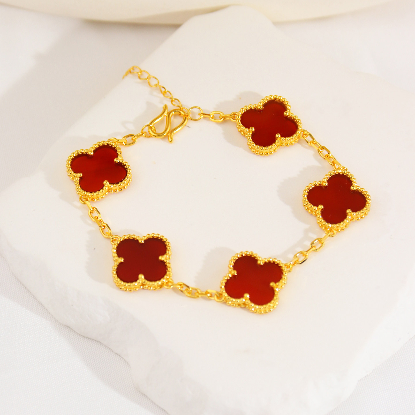 2026新款金包银红色四叶草手链女轻奢百搭红玛瑙石手饰百搭款链条