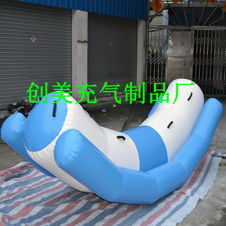 充气水上跷跷板成人儿童香蕉船漂浮海豚跷跷板海洋球玩具风火轮
