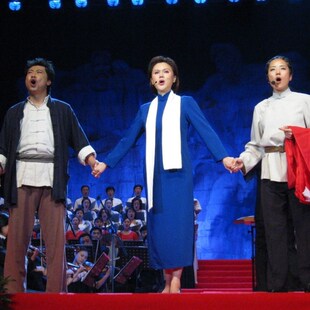 江姐演出服女蓝色旗袍下垂到脚裸绣红旗舞台民国表演服装成人加长