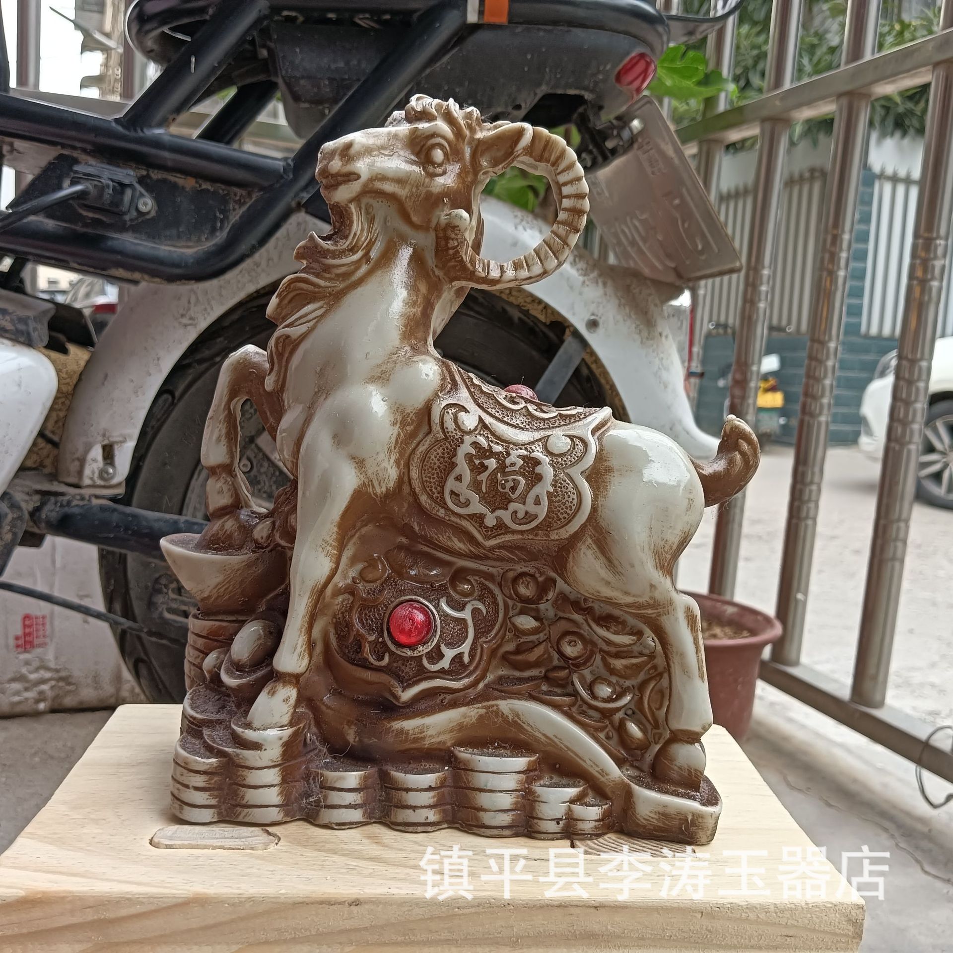 厂家批发仿古做旧羊摆件仿寿山石元宝羊树脂家居办公摆件工艺品