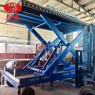 养猪场中转装猪台电动升降卸猪台卖猪拉猪装车升降台斜坡装羊牛台