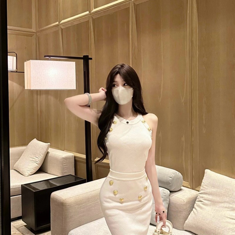 CCZEE 气质半永久 挂脖背心开衫上衣女春高腰显瘦a字包臀半裙套装