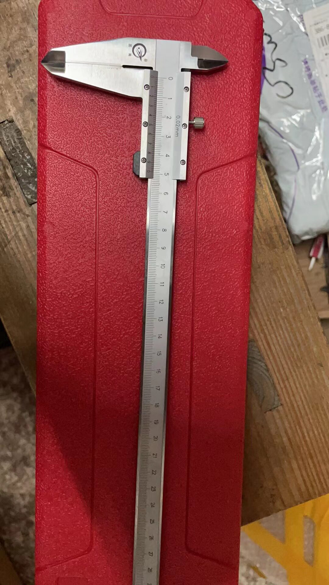 三陆量爪镶合金卡尺0-300
