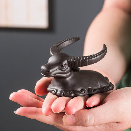 紫砂茶宠牛摆件小号茶玩精品可养创意生肖牛茶漏托架个性陶瓷配件