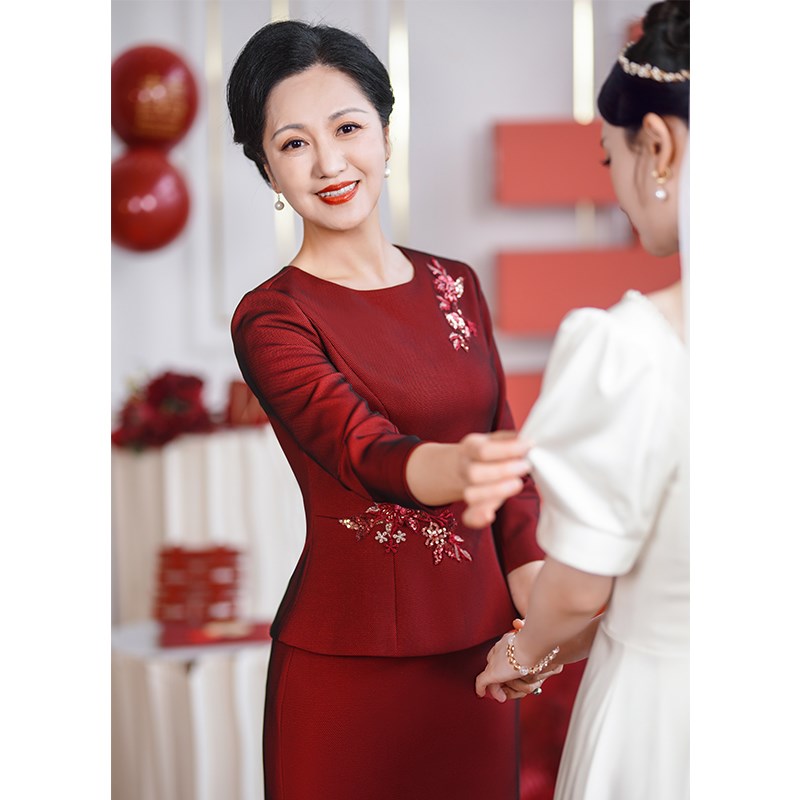 年轻高端结婚新娘母亲小个子妈妈参加婚宴两件套婚礼婆婆礼服高贵
