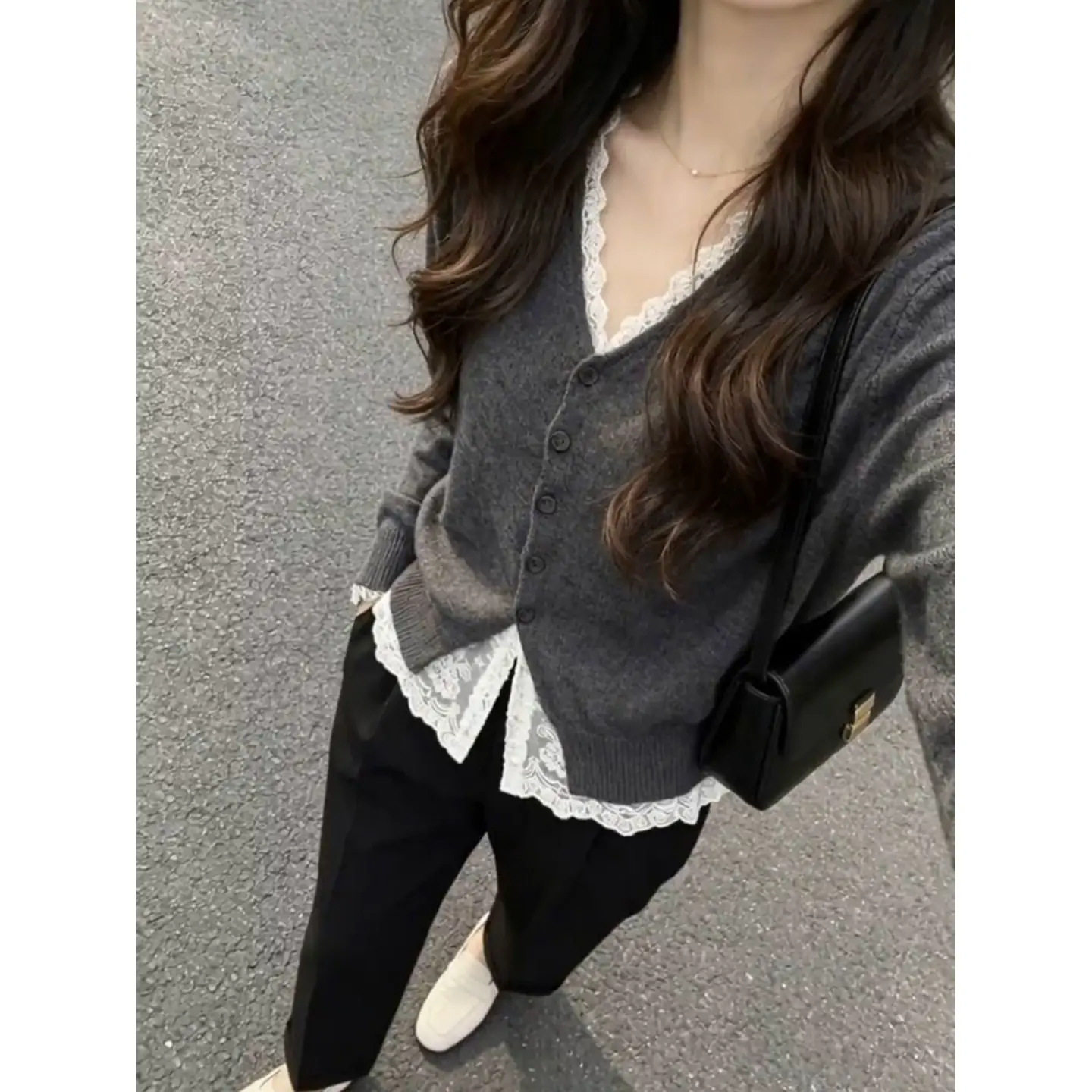 韩系穿搭假两件蕾丝边灰色针织开衫女春秋V领蕾丝拼接打底衫上衣