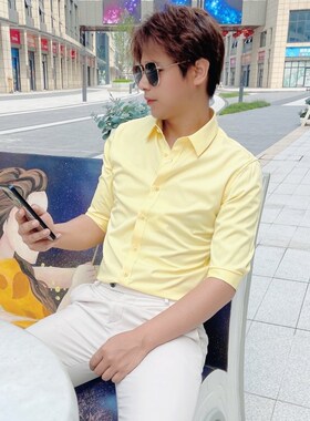 新款男士柠檬黄色修身型中袖衬衣夏季韩版休闲五分半袖潮流衬衫男