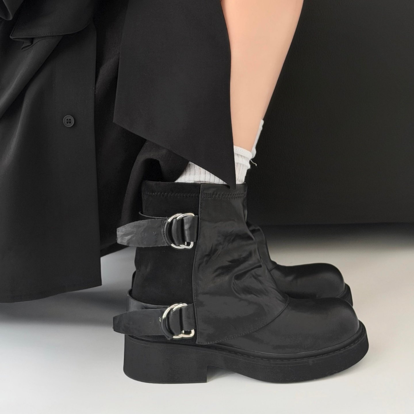 内增高8cm~黑色马丁靴女款2025新款真皮金属扣厚底短靴褶皱堆堆靴