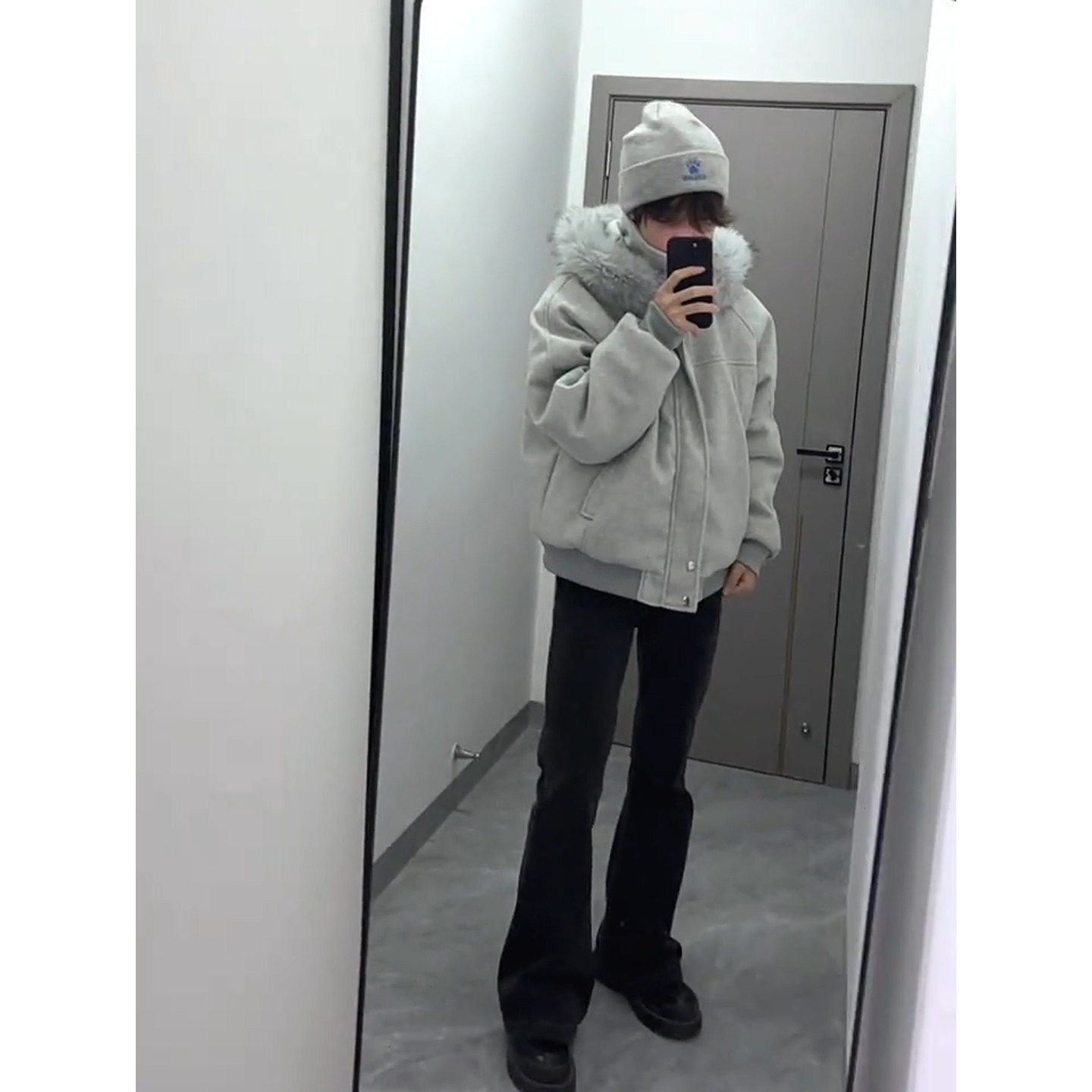 灰色大毛领派克棉服男女