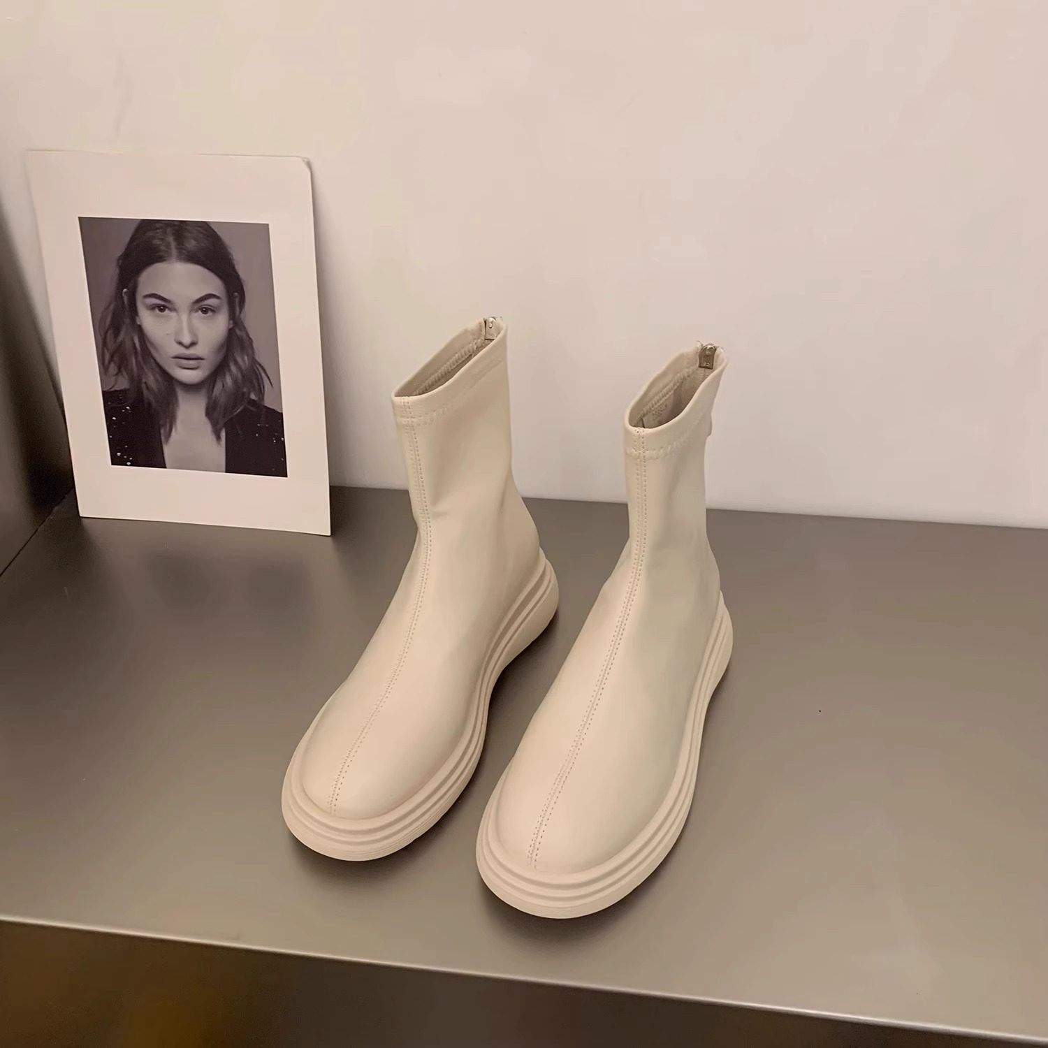 马丁靴女2025新款秋冬季加绒厚底软皮瘦瘦靴平底英伦风切尔西短靴