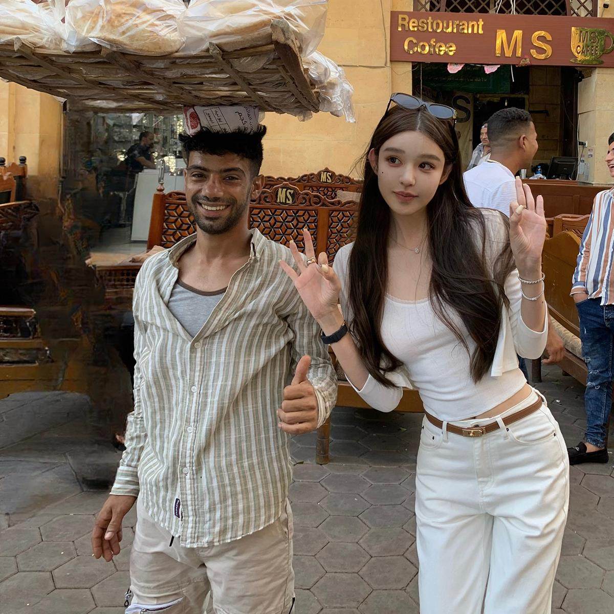 早安樊樊  老钱感直筒白色牛仔裤女秋冬自带咖色皮带显瘦美式长裤,女装/女士精品,牛仔裤,淘宝优惠券,粉丝福利购,淘宝优惠卷