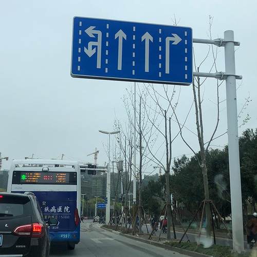 交通标志全牌交941路通示杆件交通安标志牌高速公街道指标识杆