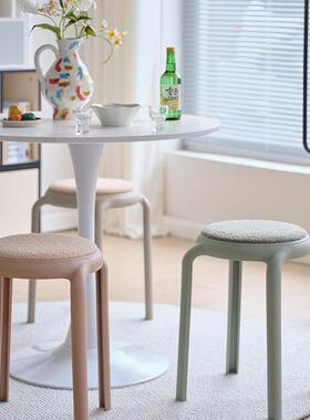塑可料凳子家用加厚用叠放奢感餐985桌凳客轻人备圆凳软包高板r*