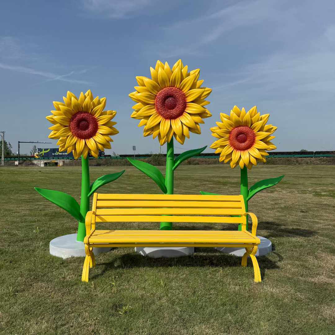 向日葵玫瑰花雕塑商业文旅景区互动拍照露营风布置玻璃钢美陈装置