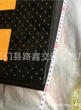 斜公路减速板斜坡减垫橡胶ULE减速板线槽速带过线板家直供缓冲厂